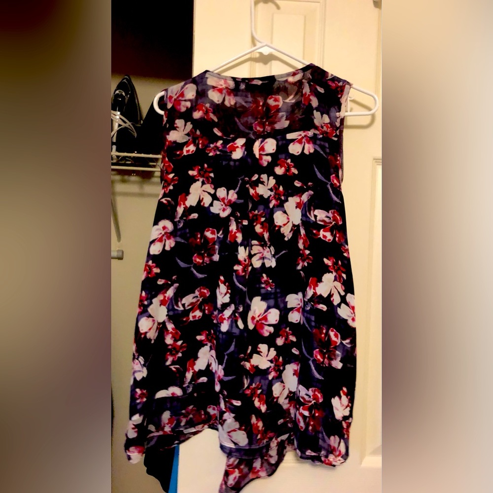 Vera wang top size Large